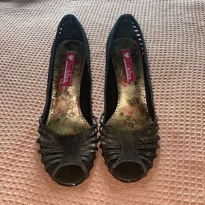 Peep toes wedges